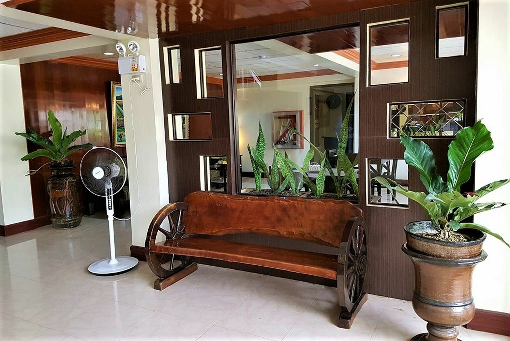 Zen Rooms Vest Grand Suites Bohol Тагбіларан Екстер'єр фото